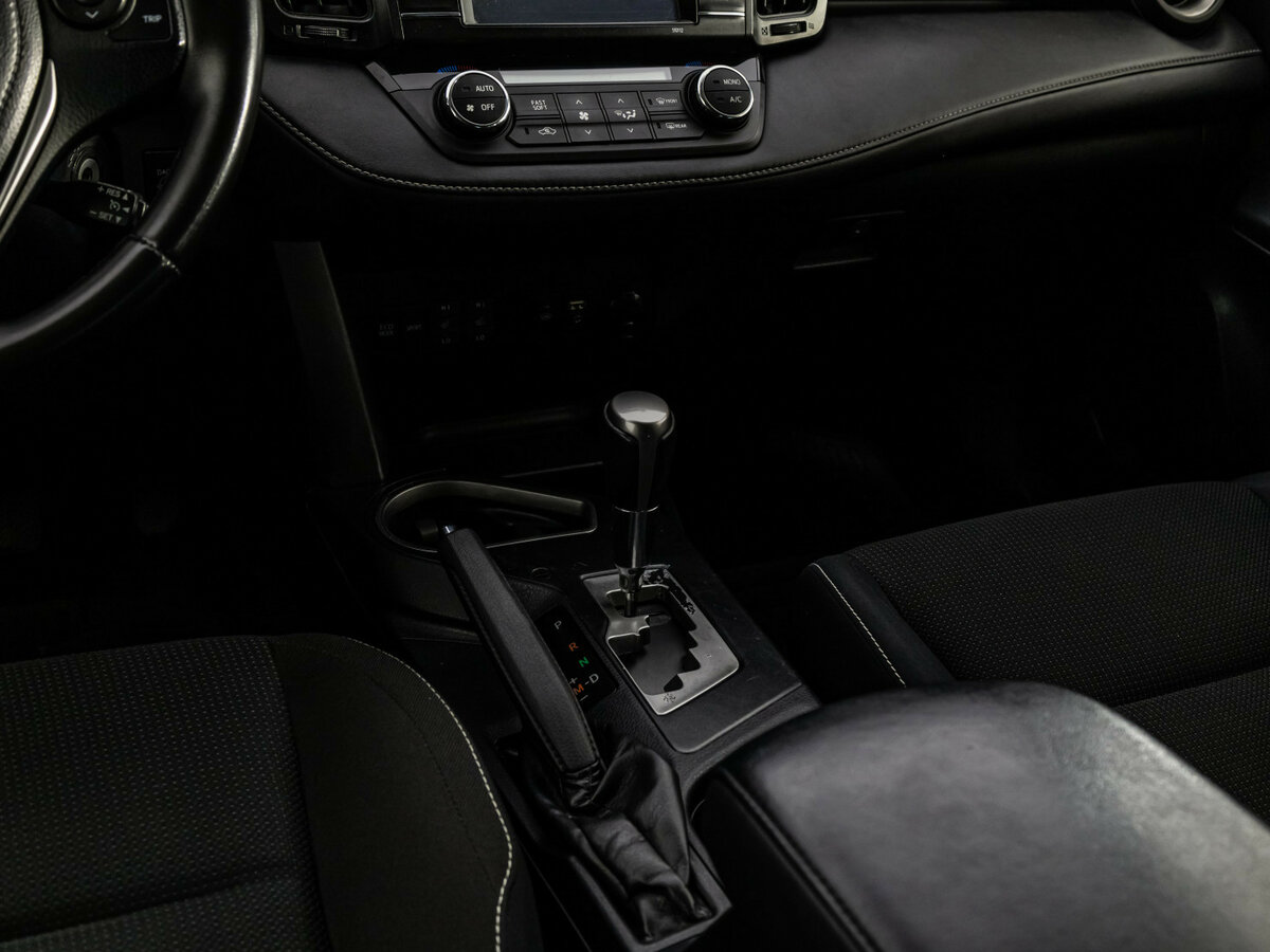 Купить Toyota RAV4 с пробегом. Фото: #8