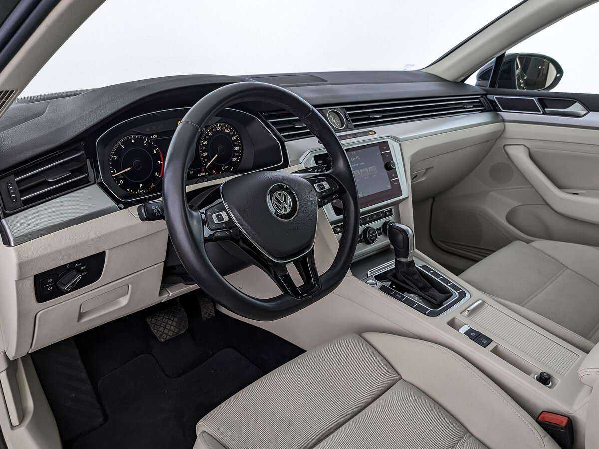 Купить Volkswagen Passat с пробегом. Фото: #10