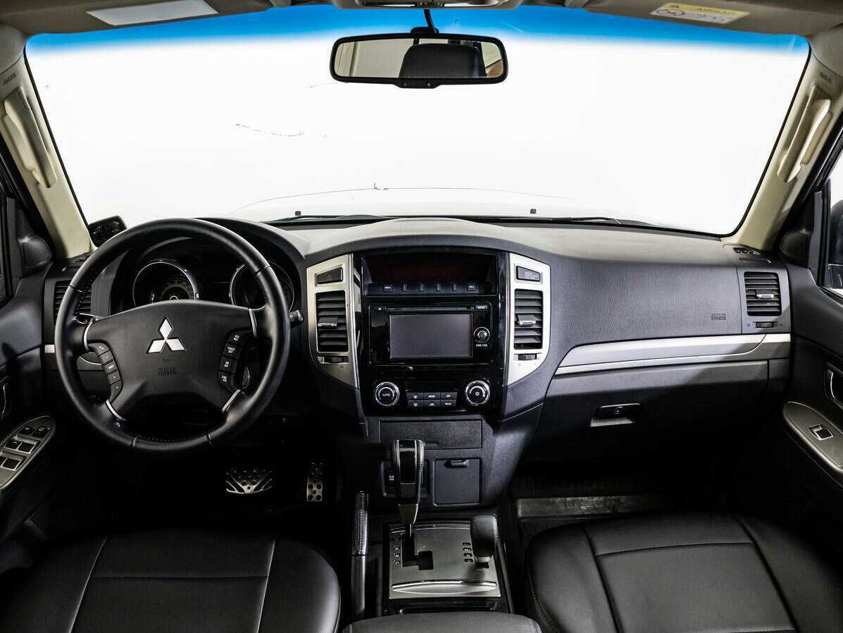 Купить Mitsubishi Pajero с пробегом. Фото: #11