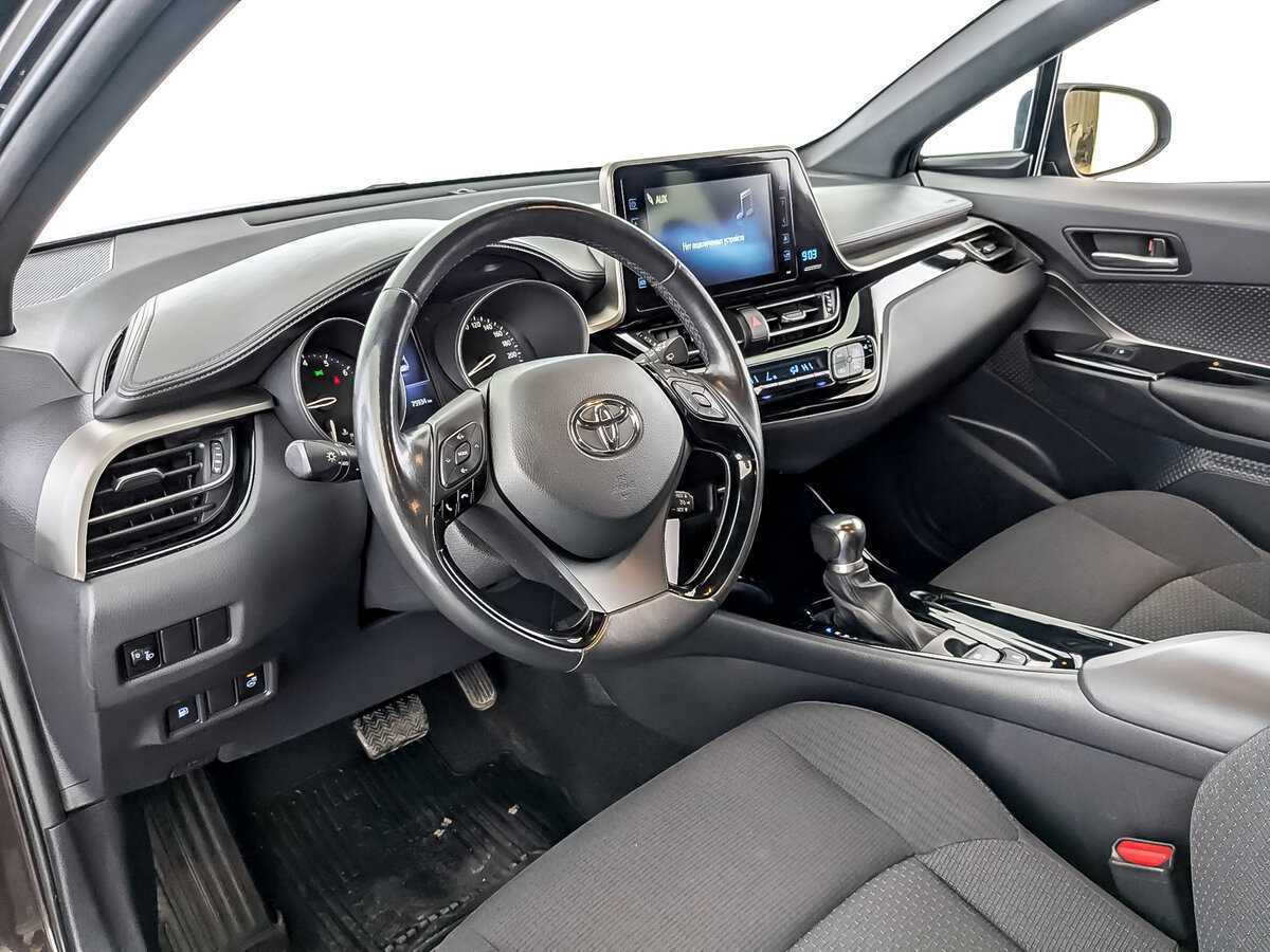 Купить Toyota C-HR с пробегом. Фото: #15
