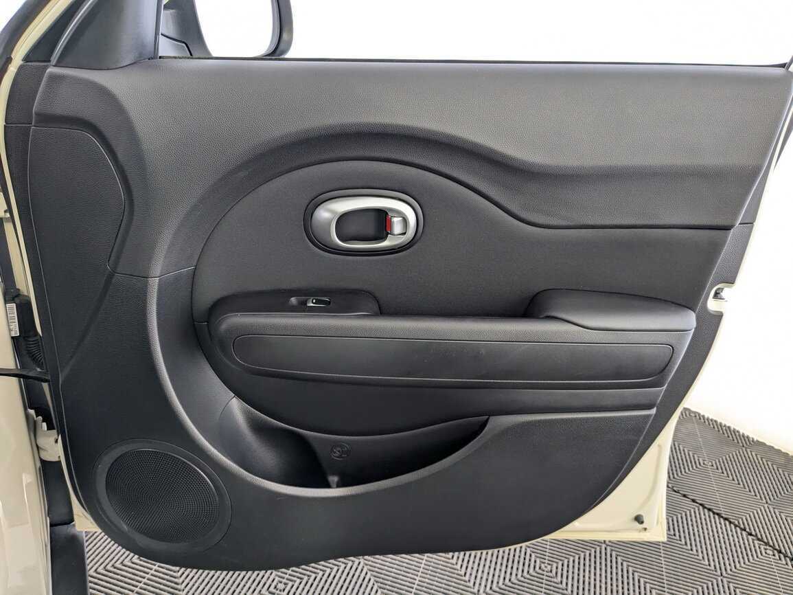 Купить Kia Soul с пробегом. Фото: #20