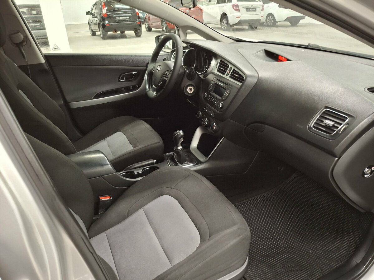 Купить Kia Ceed с пробегом. Фото: #10
