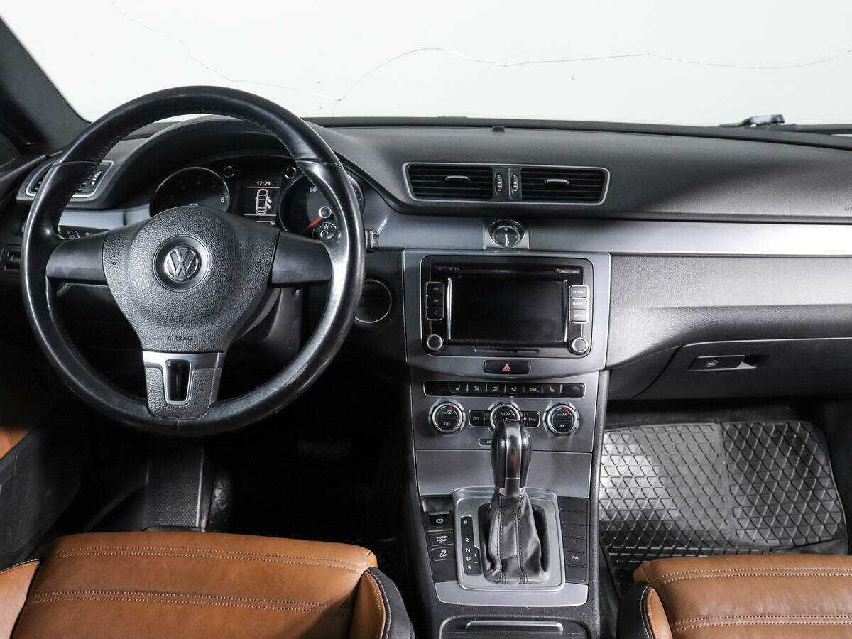 Купить Volkswagen Passat CC с пробегом. Фото: #9