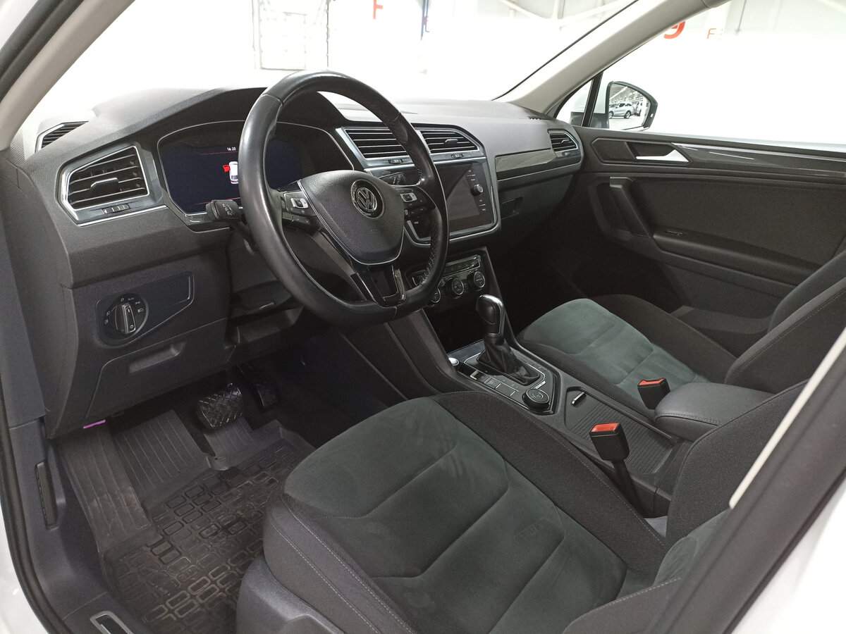 Купить Volkswagen Tiguan с пробегом. Фото: #15