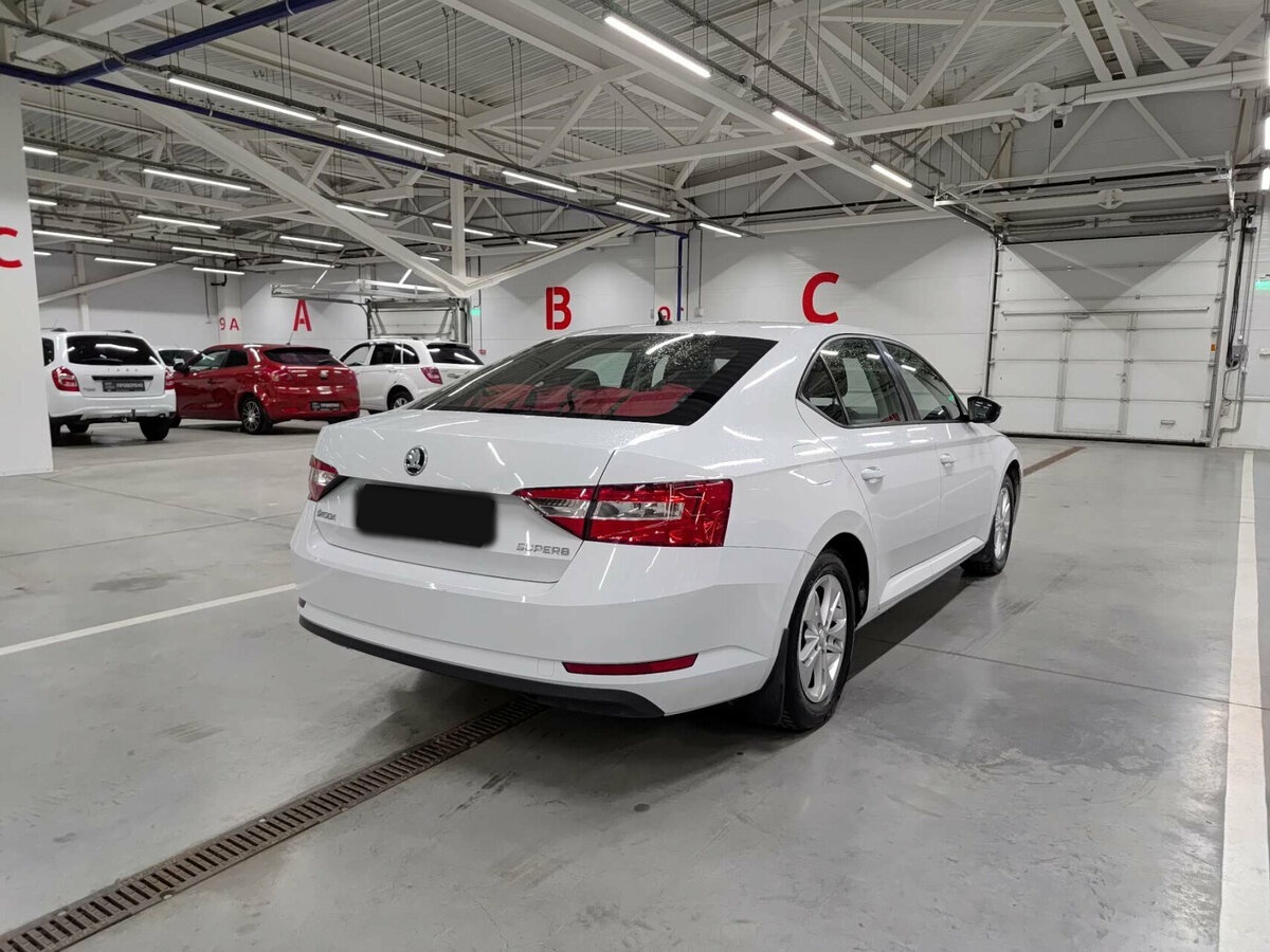 Купить Skoda Superb с пробегом. Фото: #4