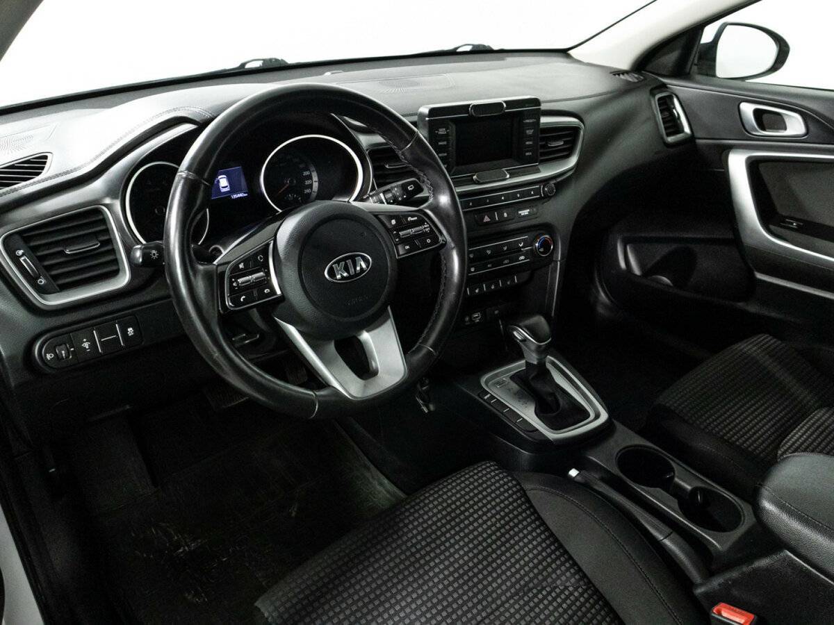Купить Kia Ceed с пробегом. Фото: #10