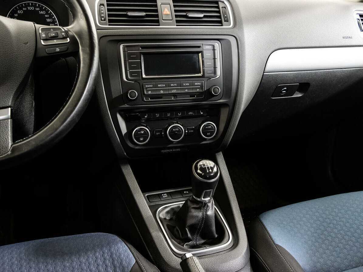 Купить Volkswagen Jetta с пробегом. Фото: #9