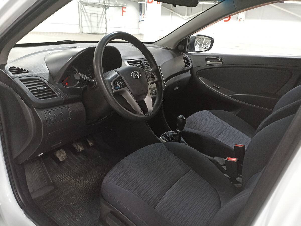 Купить Hyundai Solaris с пробегом. Фото: #15