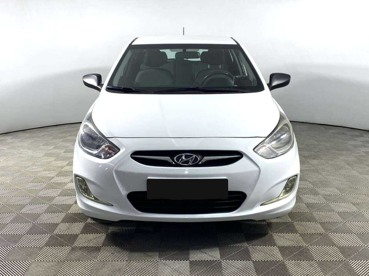 Купить Hyundai Solaris с пробегом. Фото: #1