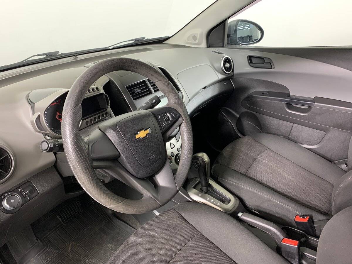 Купить Chevrolet Aveo с пробегом. Фото: #10