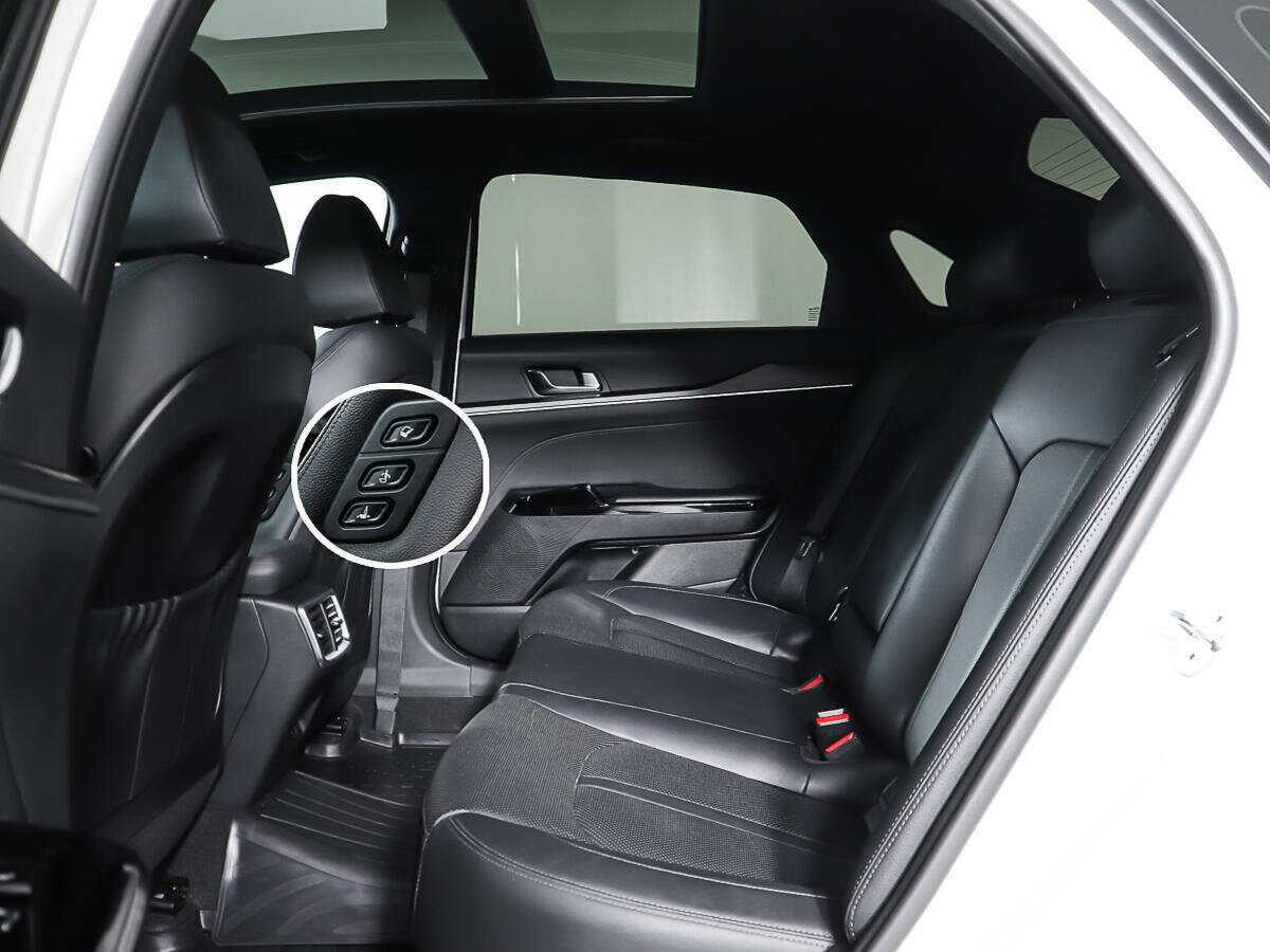 Купить Kia K5 с пробегом. Фото: #9