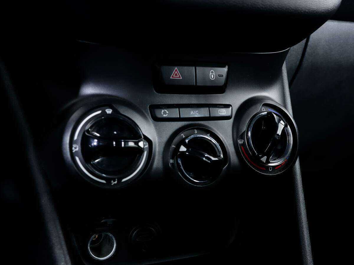 Купить Peugeot 208 с пробегом. Фото: #14
