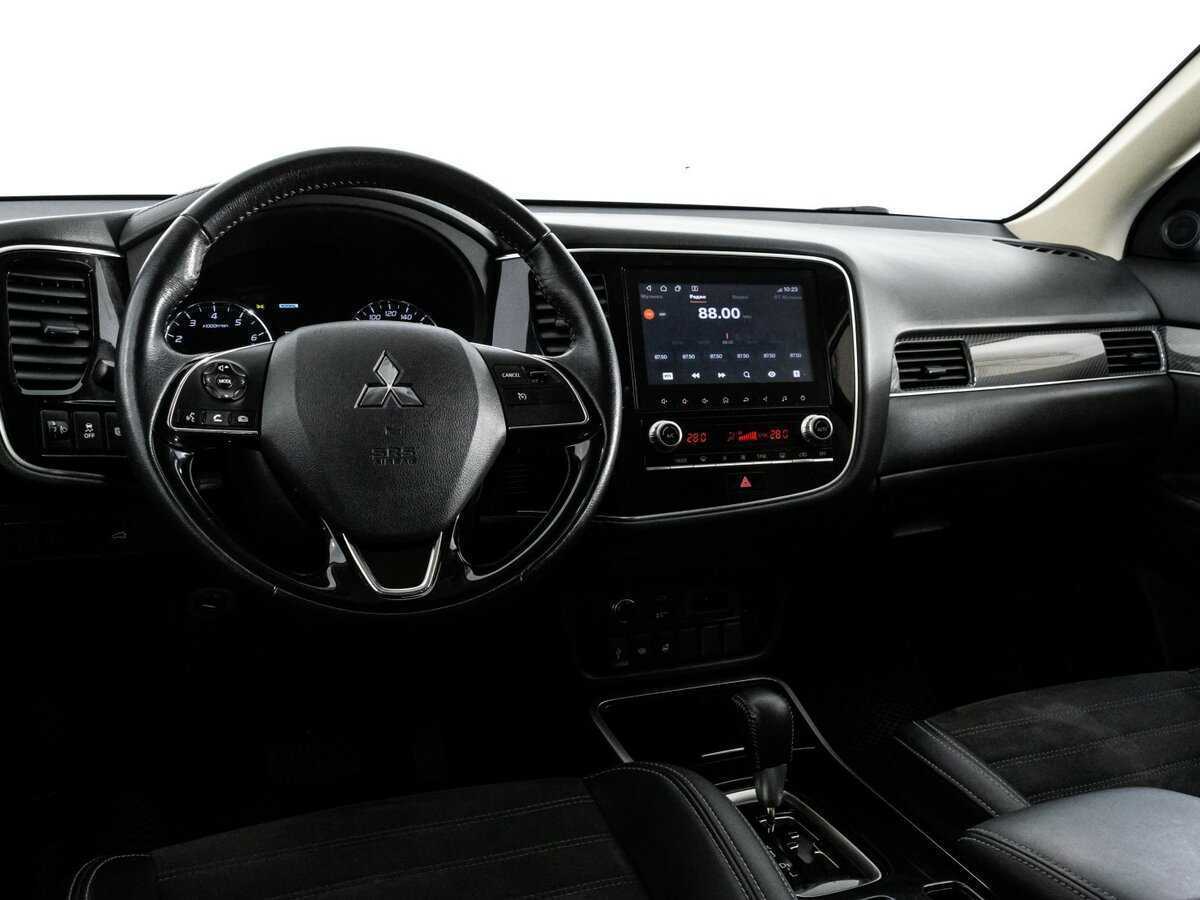 Купить Mitsubishi Outlander с пробегом. Фото: #10