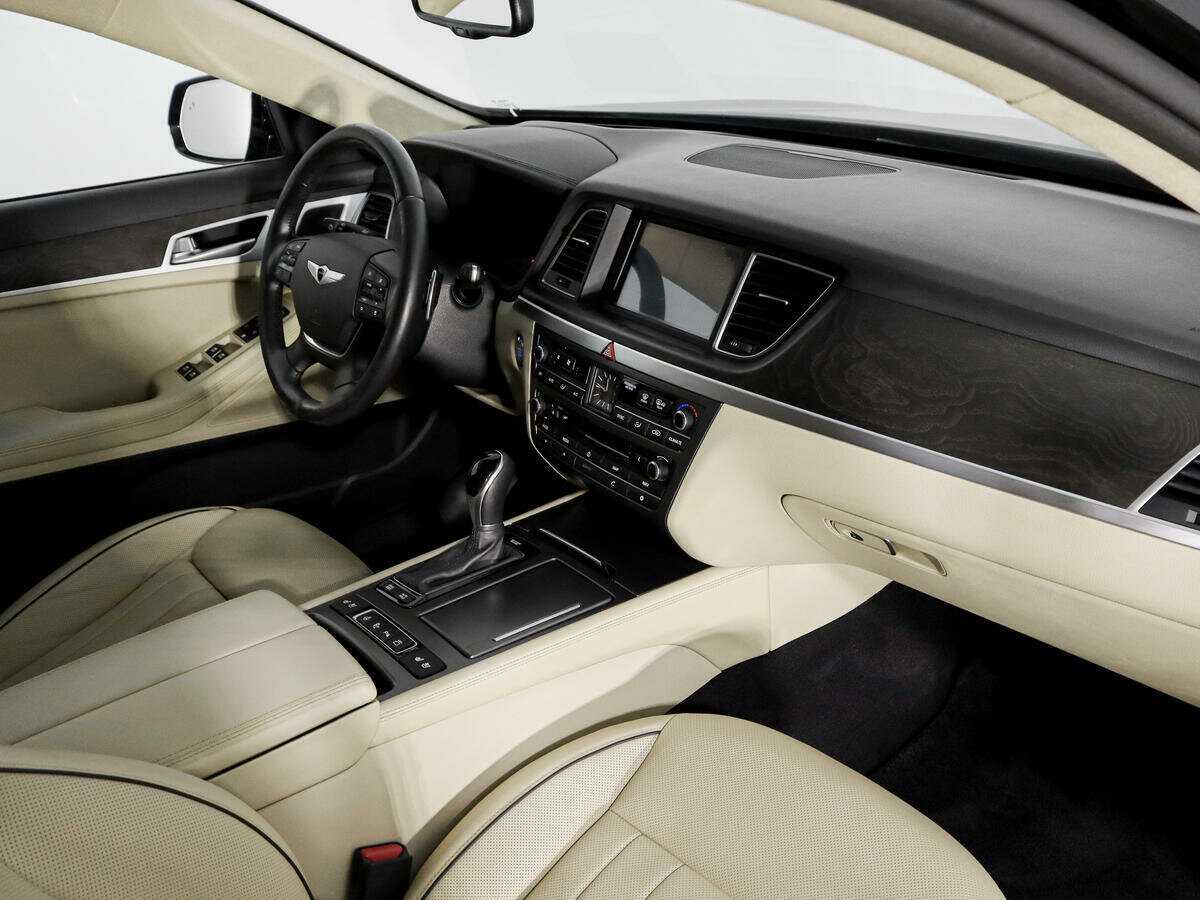 Купить Hyundai Genesis с пробегом. Фото: #11