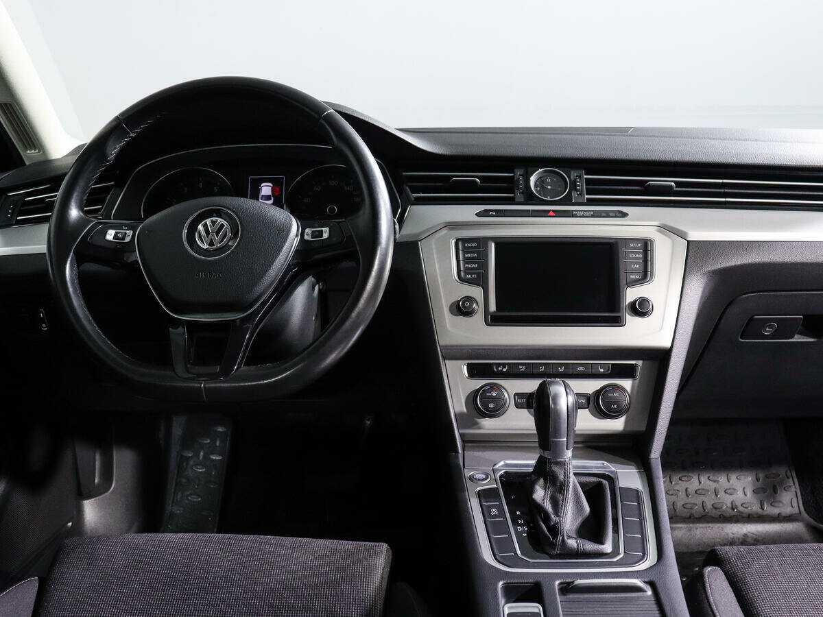 Купить Volkswagen Passat с пробегом. Фото: #9