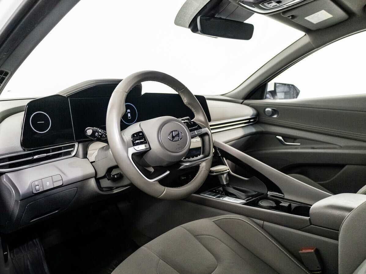 Купить Hyundai Elantra с пробегом. Фото: #9