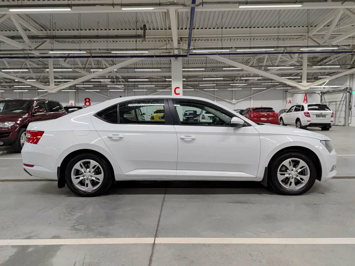 Купить Skoda Superb с пробегом. Фото: #3