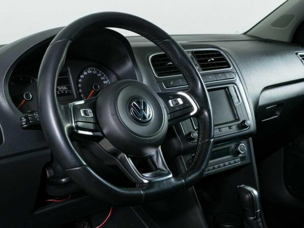 Купить Volkswagen Polo с пробегом. Фото: #11