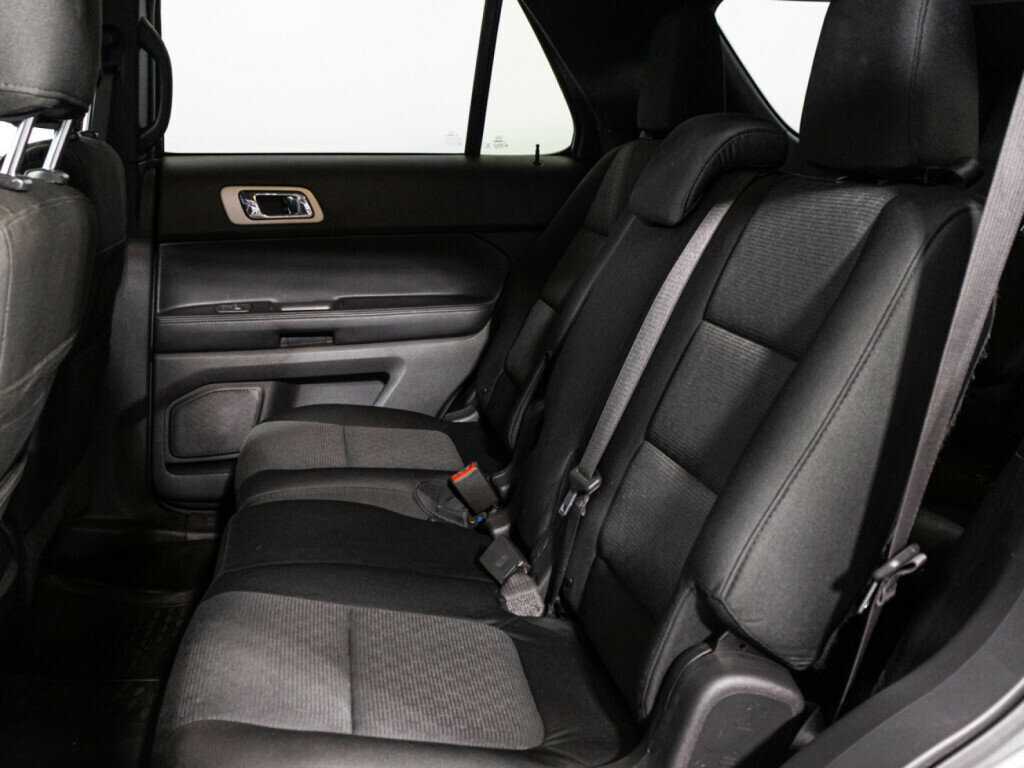Купить Ford Explorer с пробегом. Фото: #9