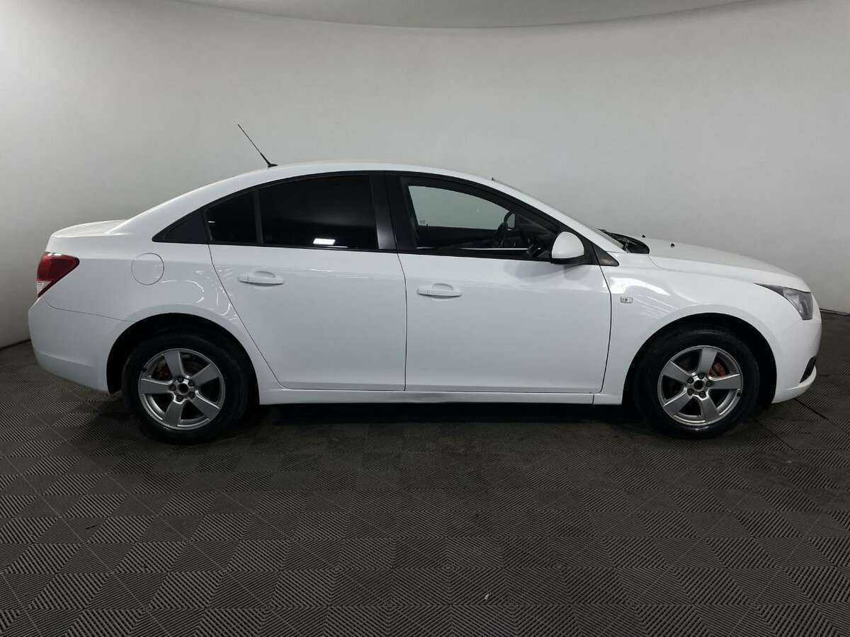 Купить Chevrolet Cruze с пробегом. Фото: #2
