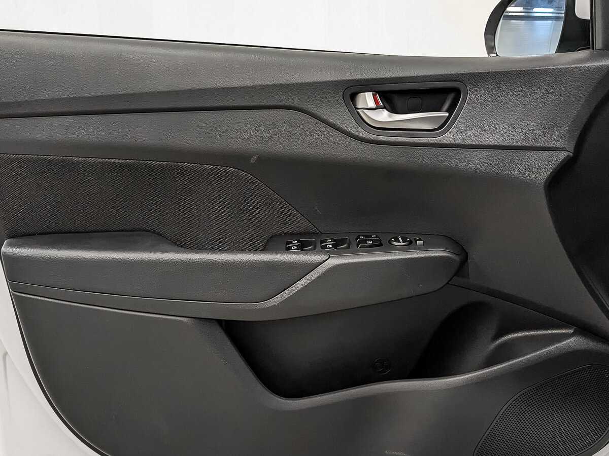 Купить Hyundai Solaris с пробегом. Фото: #18