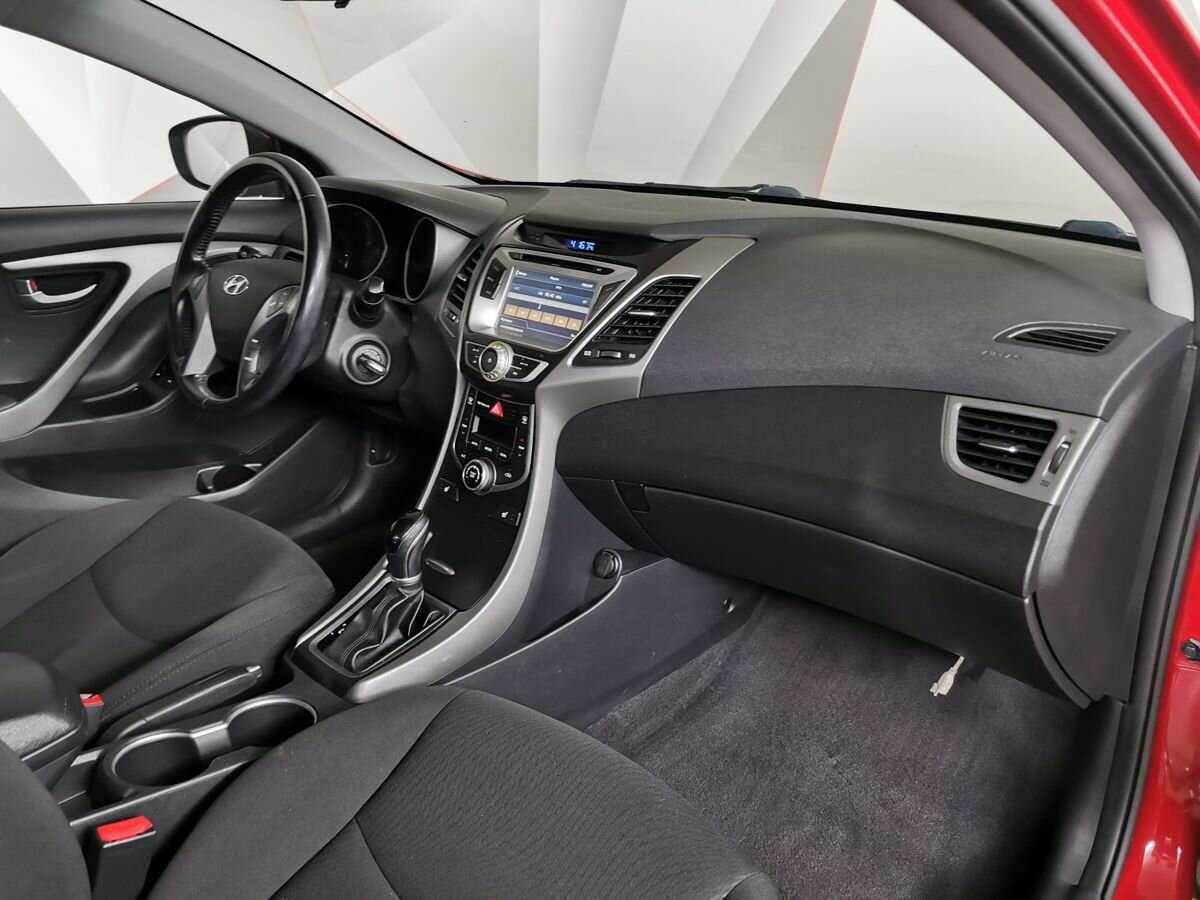 Купить Hyundai Elantra с пробегом. Фото: #8