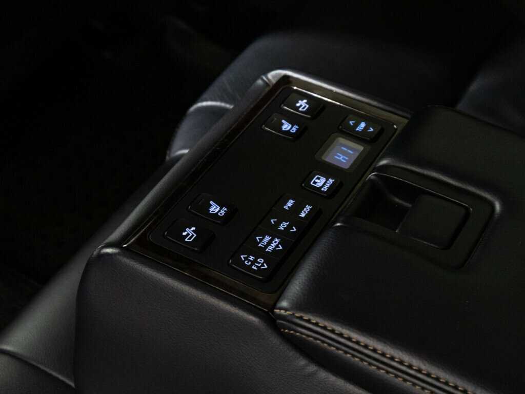 Купить Toyota Camry с пробегом. Фото: #17