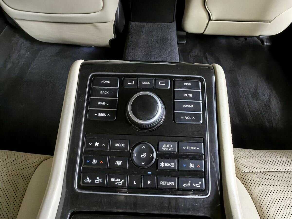 Купить Hyundai Equus с пробегом. Фото: #17