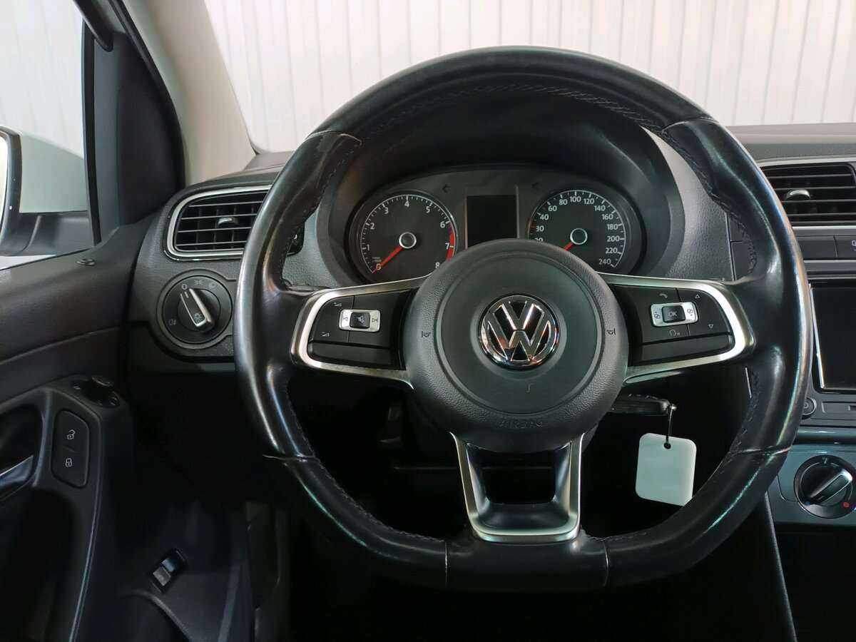 Купить Volkswagen Polo с пробегом. Фото: #9