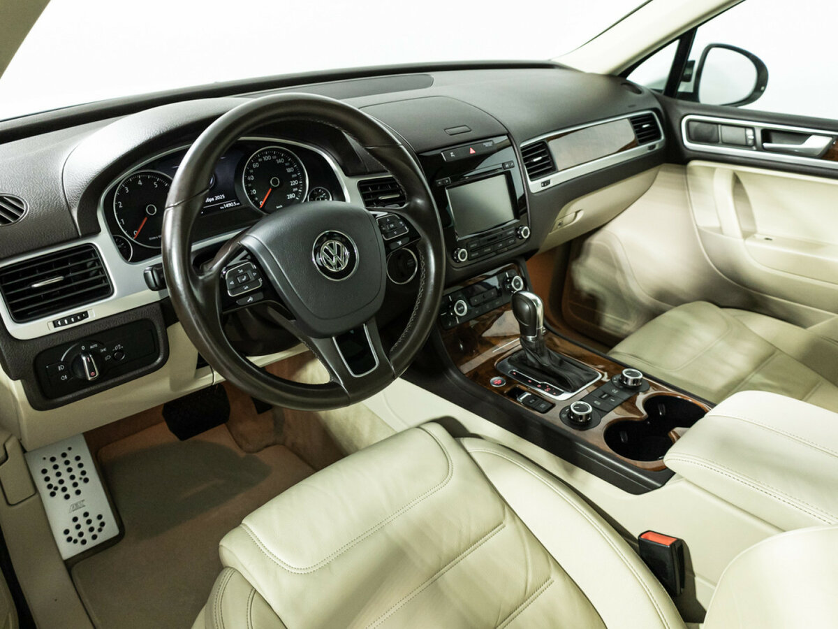 Купить Volkswagen Touareg с пробегом. Фото: #8