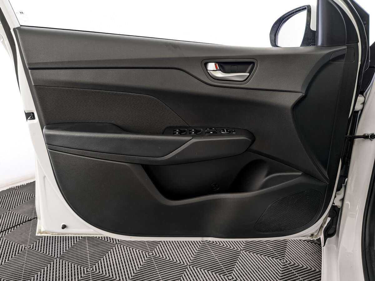 Купить Hyundai Solaris с пробегом. Фото: #14