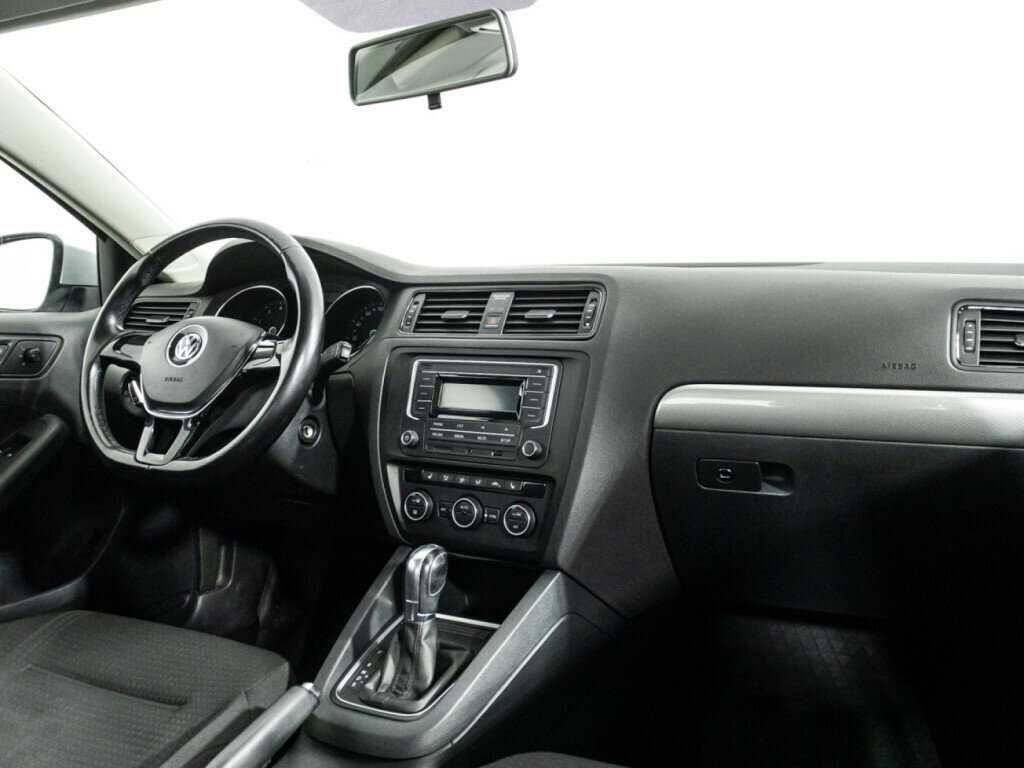 Купить Volkswagen Jetta с пробегом. Фото: #8
