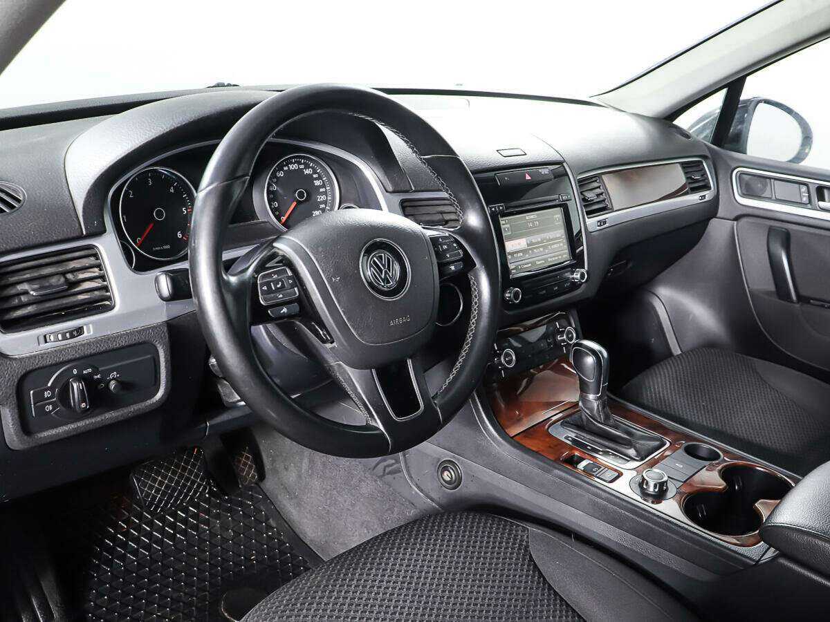Купить Volkswagen Touareg с пробегом. Фото: #12