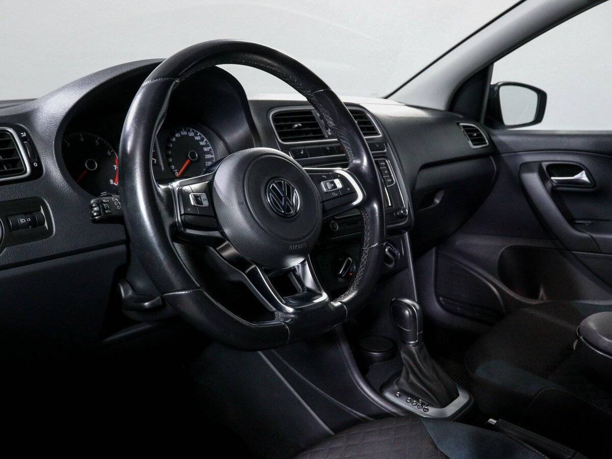Купить Volkswagen Polo с пробегом. Фото: #13