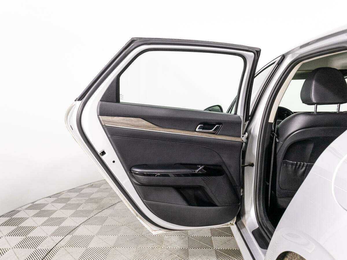 Купить Kia K5 с пробегом. Фото: #24