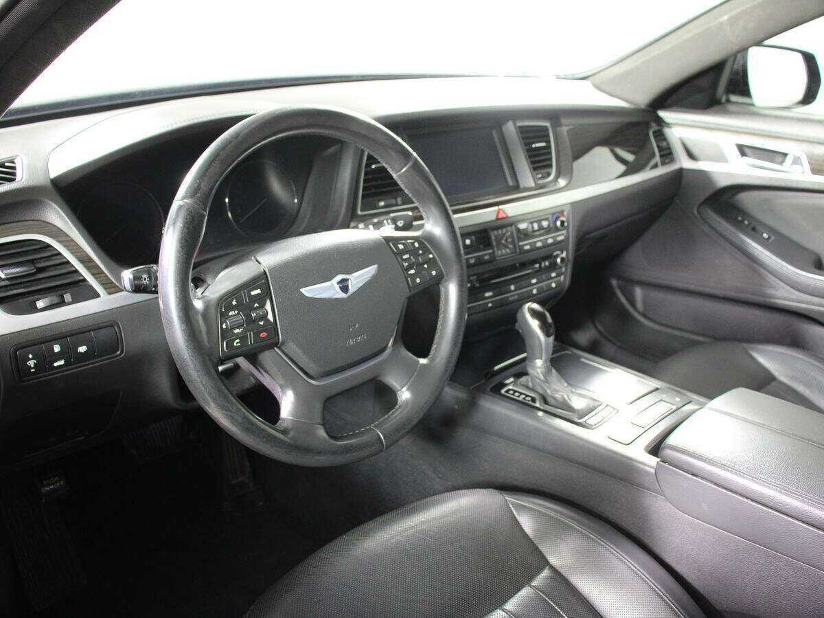 Купить Hyundai Genesis с пробегом. Фото: #11