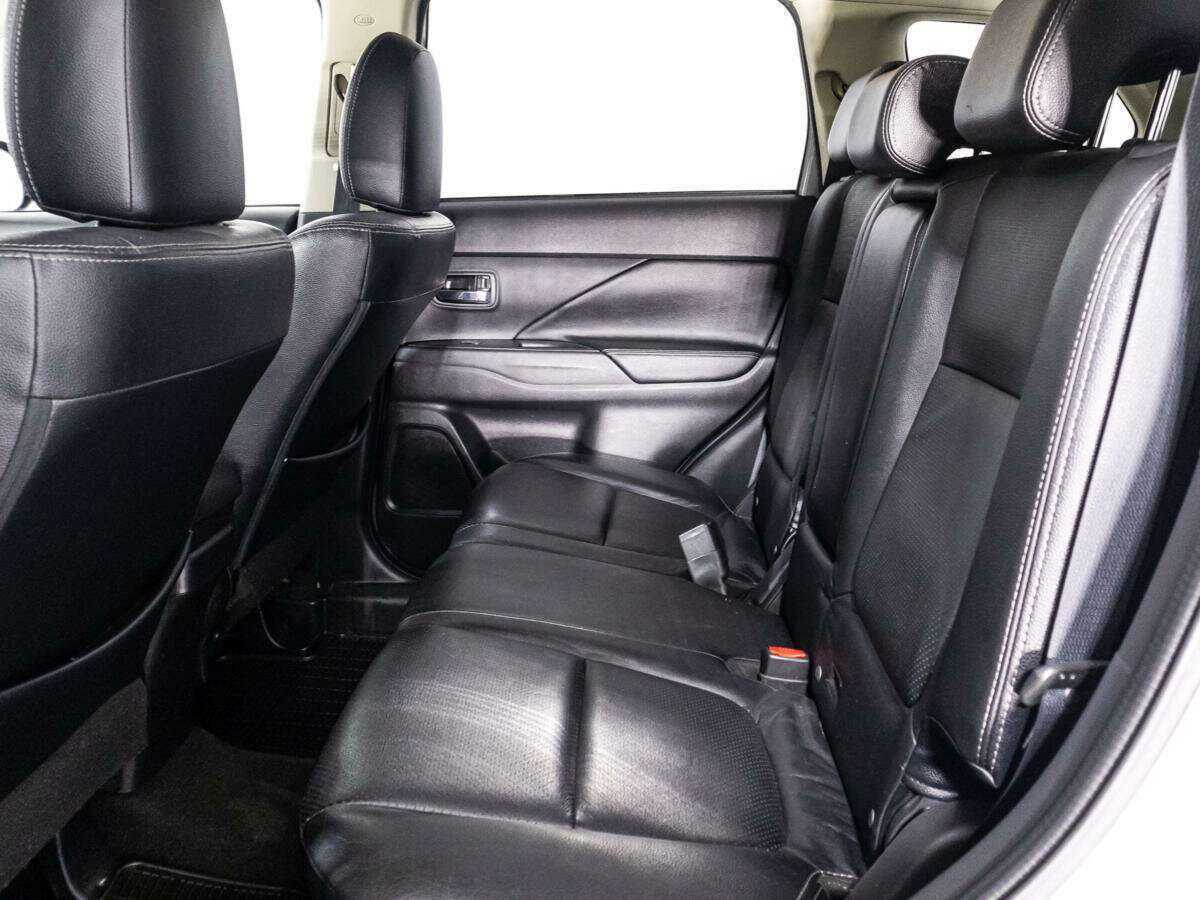 Купить Mitsubishi Outlander с пробегом. Фото: #9