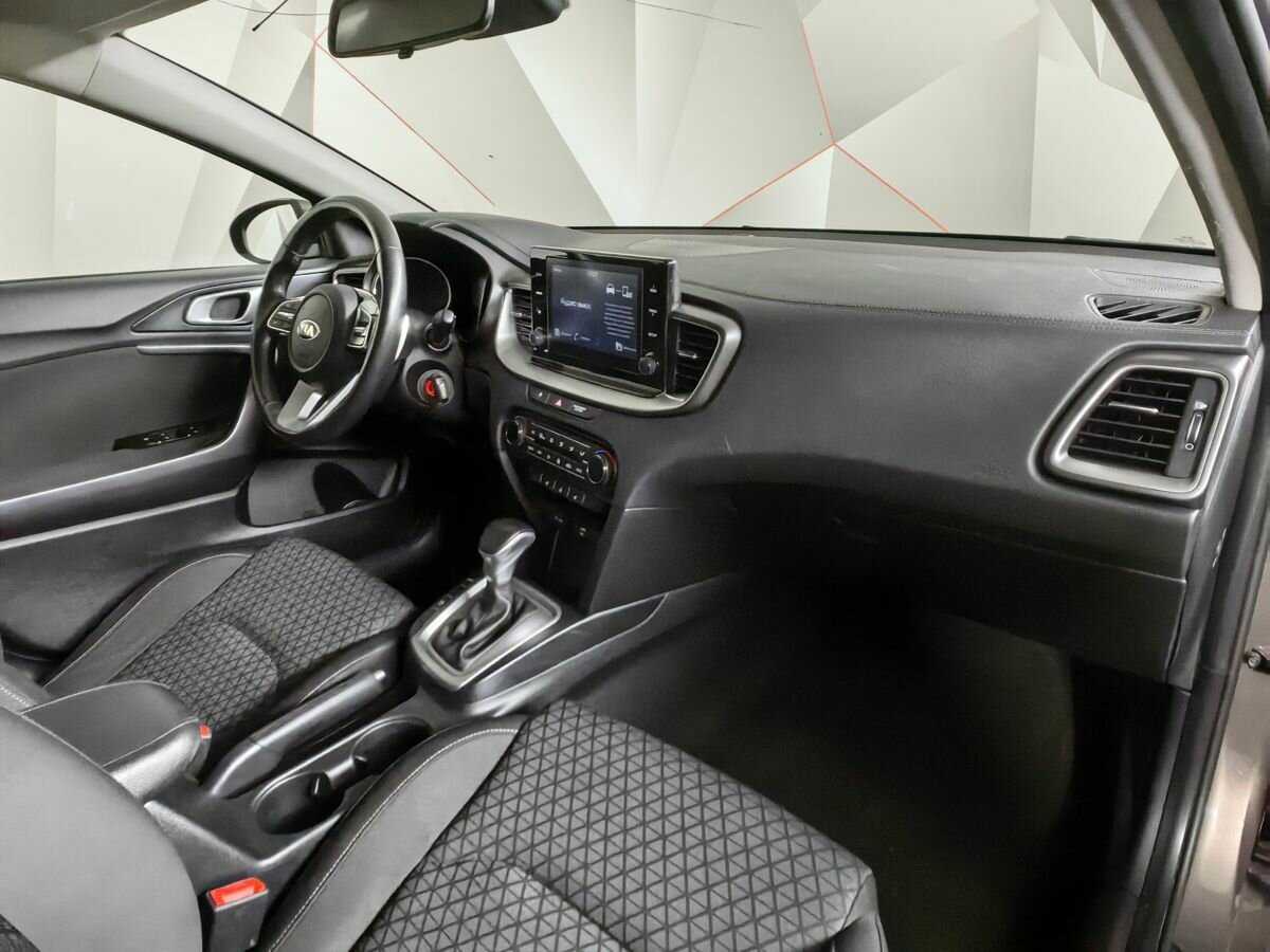 Купить Kia Ceed с пробегом. Фото: #8