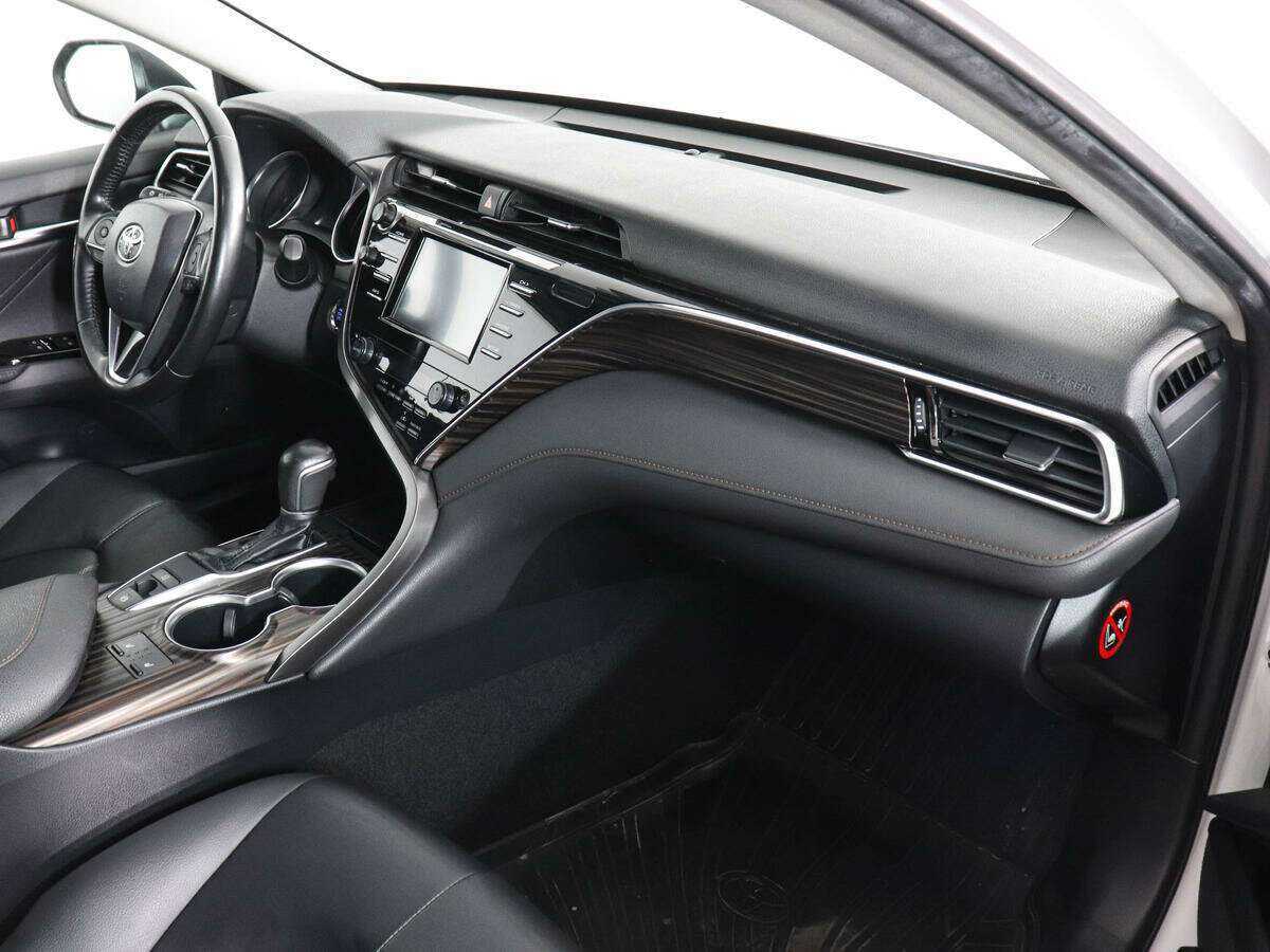 Купить Toyota Camry с пробегом. Фото: #8