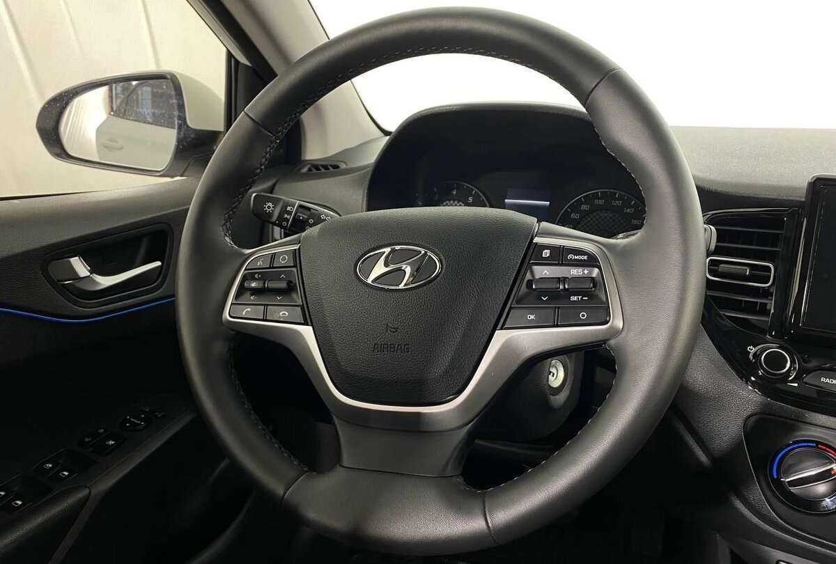 Купить Hyundai Solaris с пробегом. Фото: #8