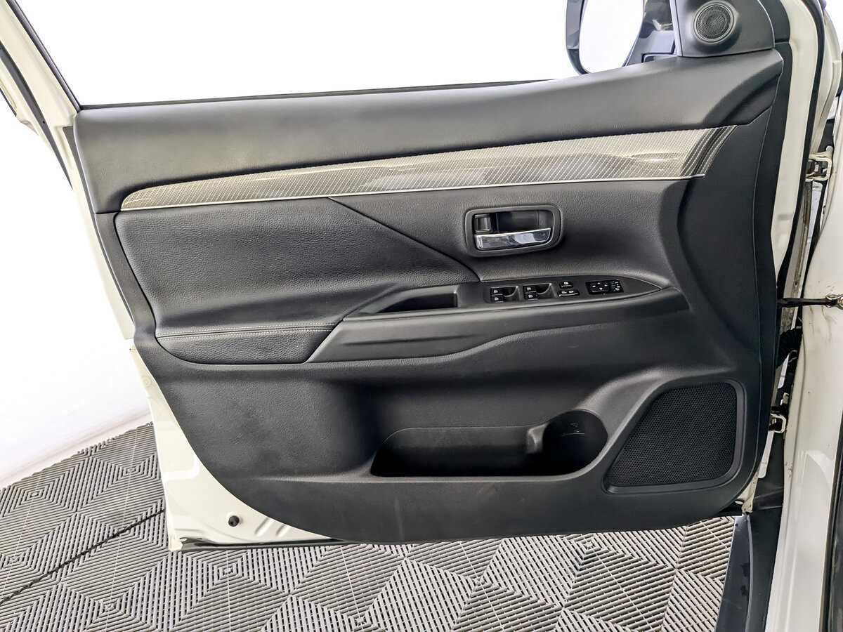 Купить Mitsubishi Outlander с пробегом. Фото: #14