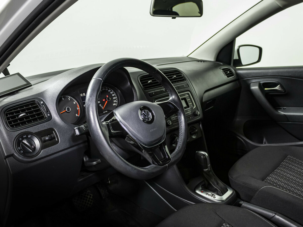Купить Volkswagen Polo с пробегом. Фото: #8
