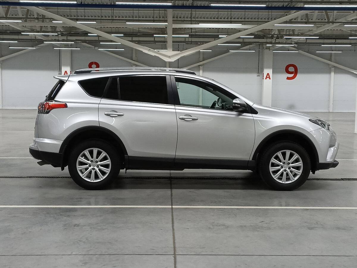 Купить Toyota RAV4 с пробегом. Фото: #3