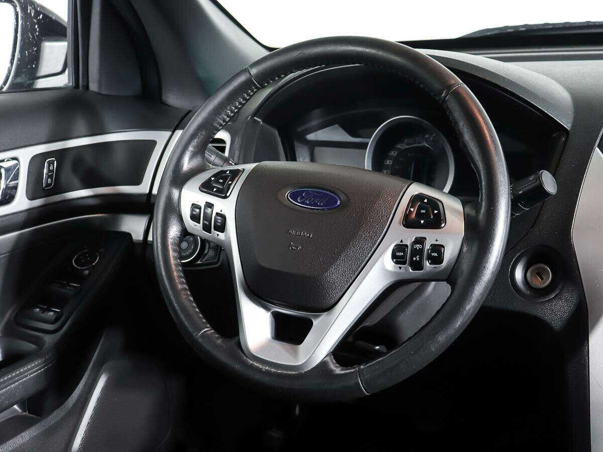 Купить Ford Explorer с пробегом. Фото: #13