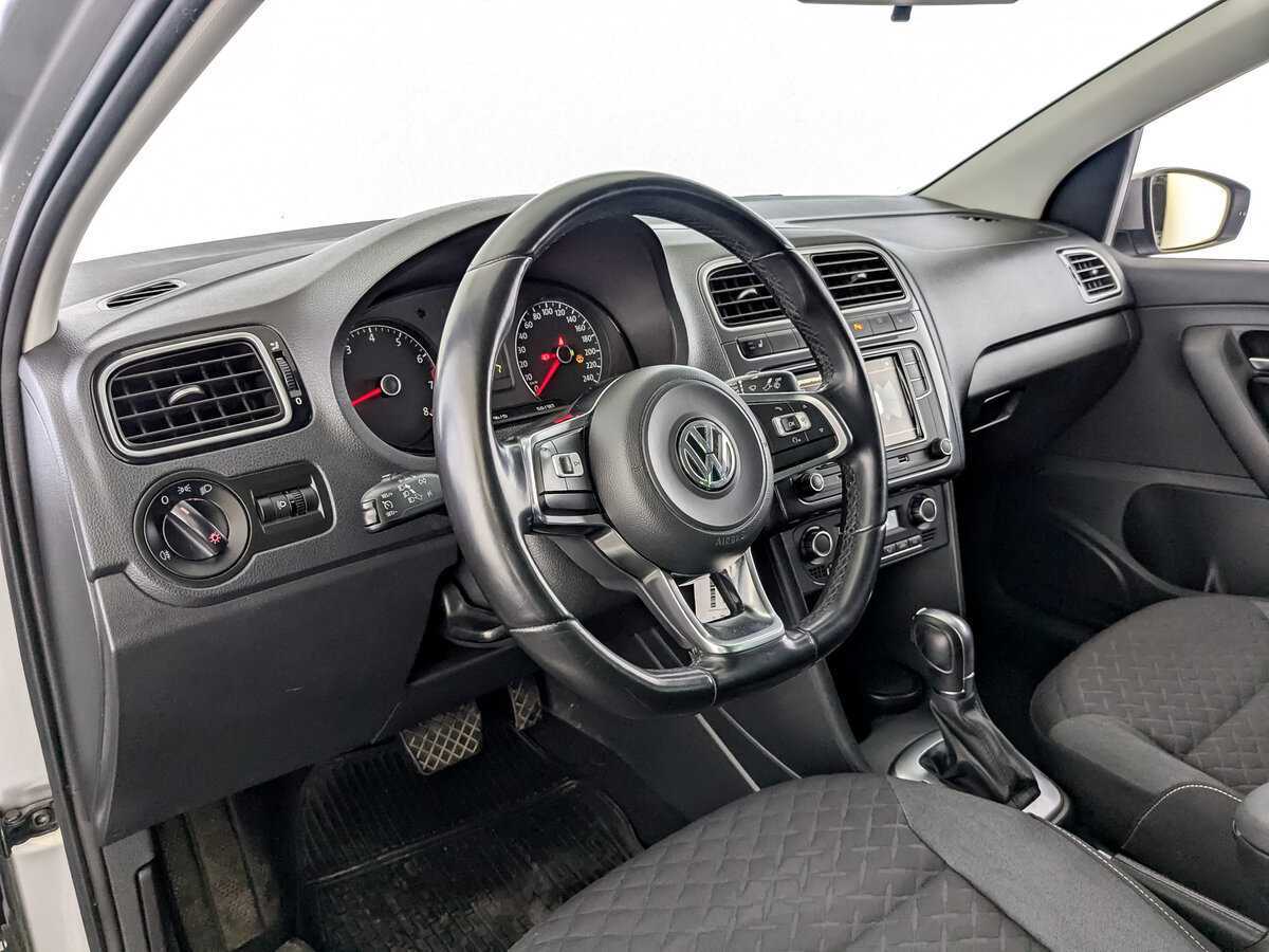 Купить Volkswagen Polo с пробегом. Фото: #15