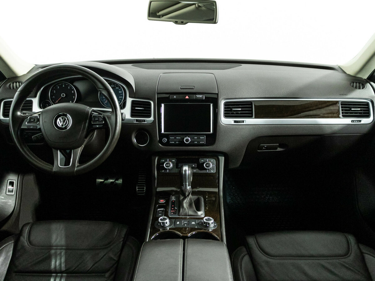 Купить Volkswagen Touareg с пробегом. Фото: #11