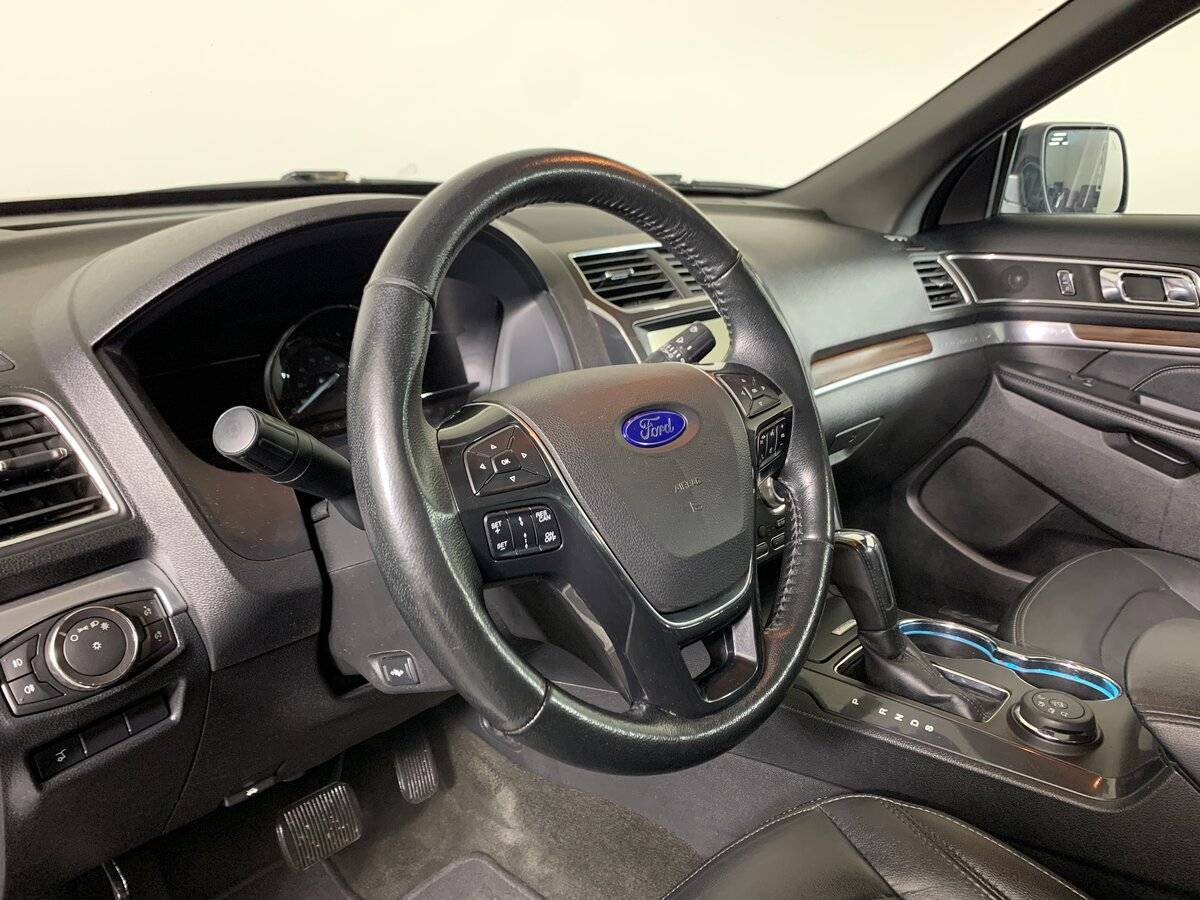 Купить Ford Explorer с пробегом. Фото: #10