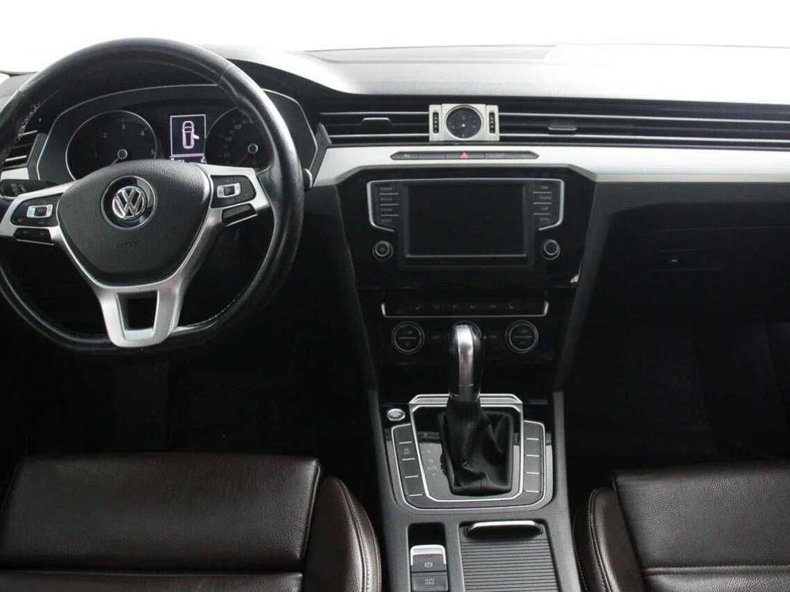 Купить Volkswagen Passat с пробегом. Фото: #10