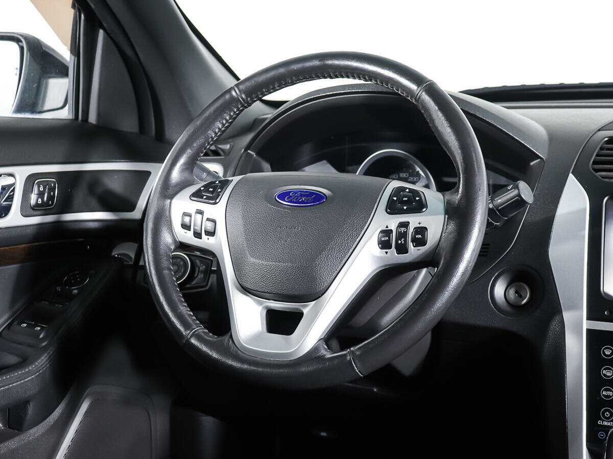 Купить Ford Explorer с пробегом. Фото: #17