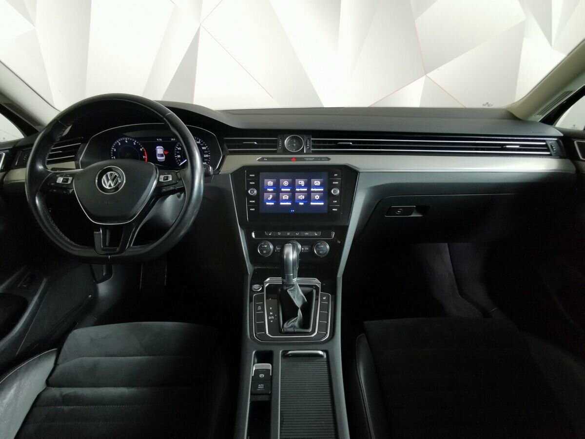 Купить Volkswagen Passat с пробегом. Фото: #9